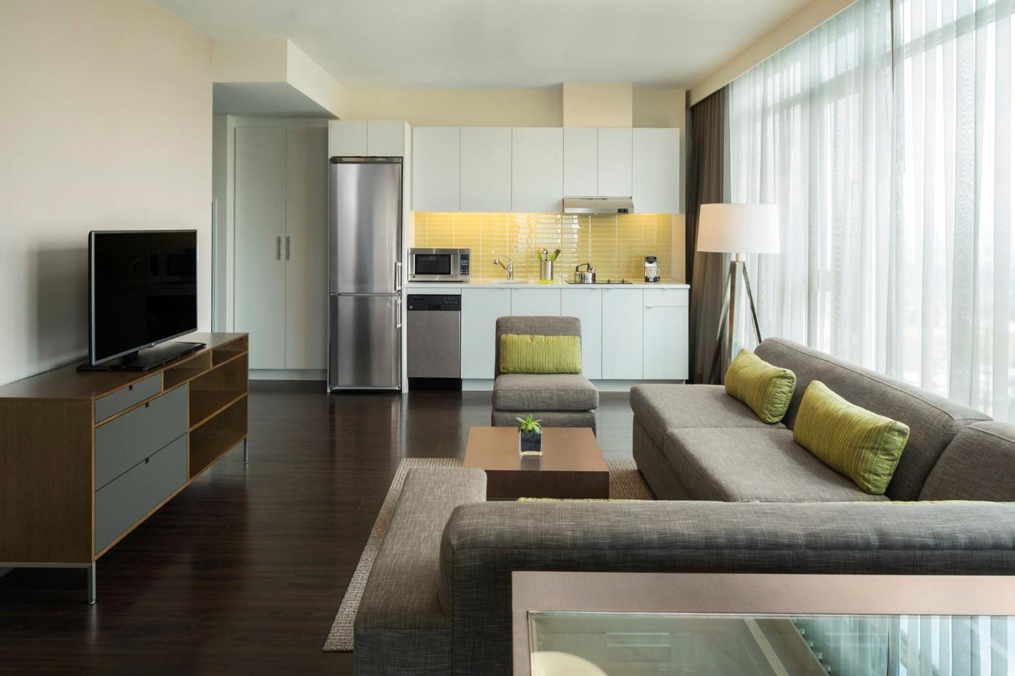 Element By Westin Vancouver Metrotown Бернаби Экстерьер фото