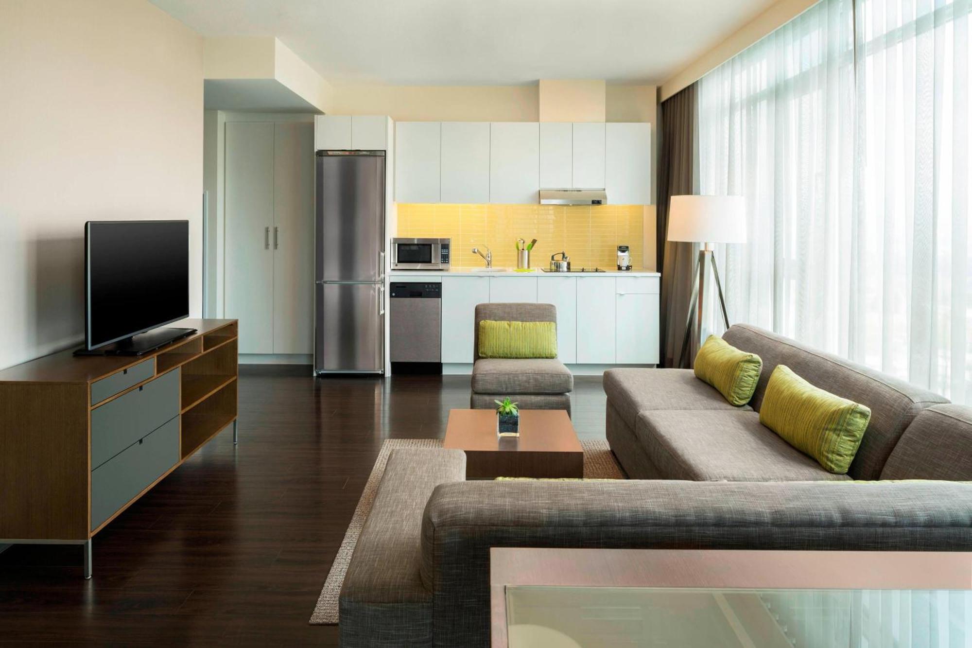 Element By Westin Vancouver Metrotown Бернаби Экстерьер фото
