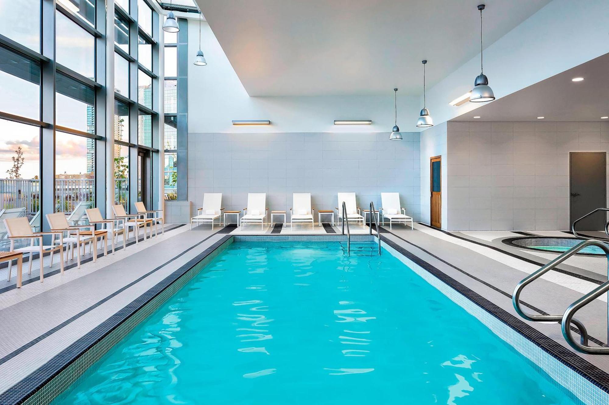 Element By Westin Vancouver Metrotown Бернаби Экстерьер фото