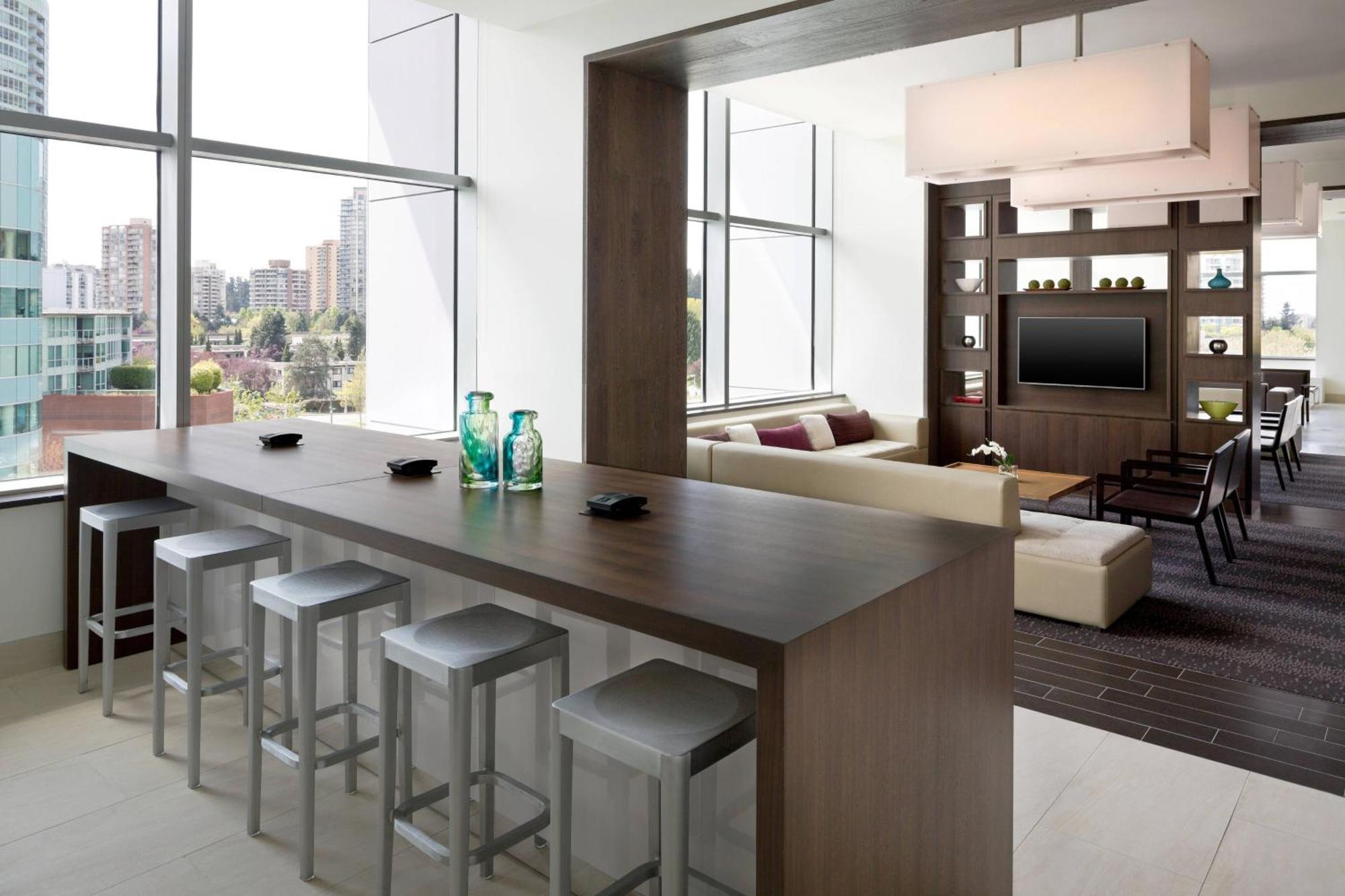 Element By Westin Vancouver Metrotown Бернаби Экстерьер фото