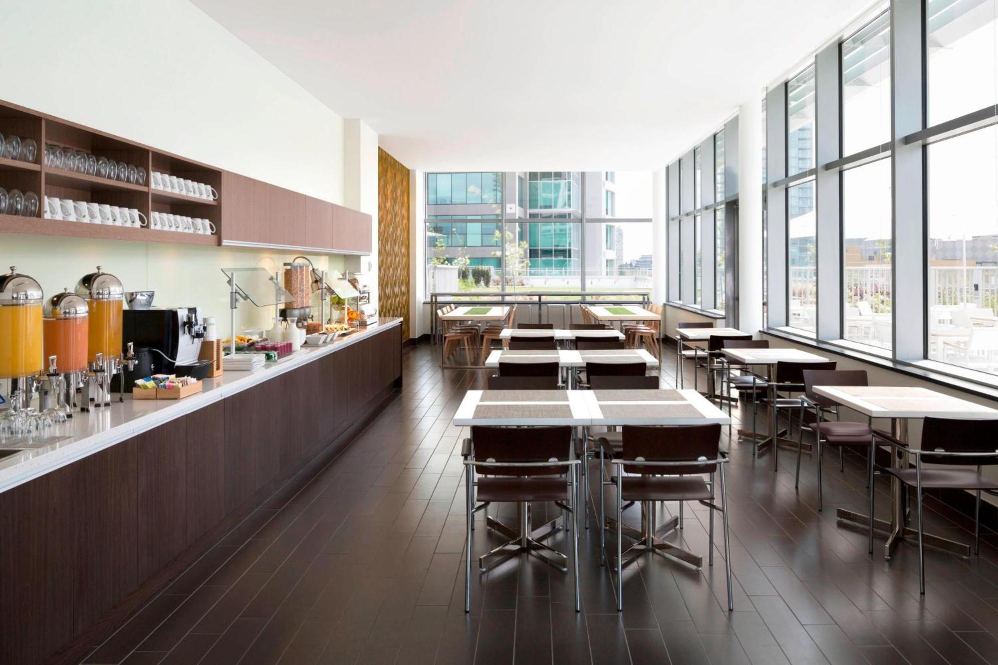 Element By Westin Vancouver Metrotown Бернаби Экстерьер фото