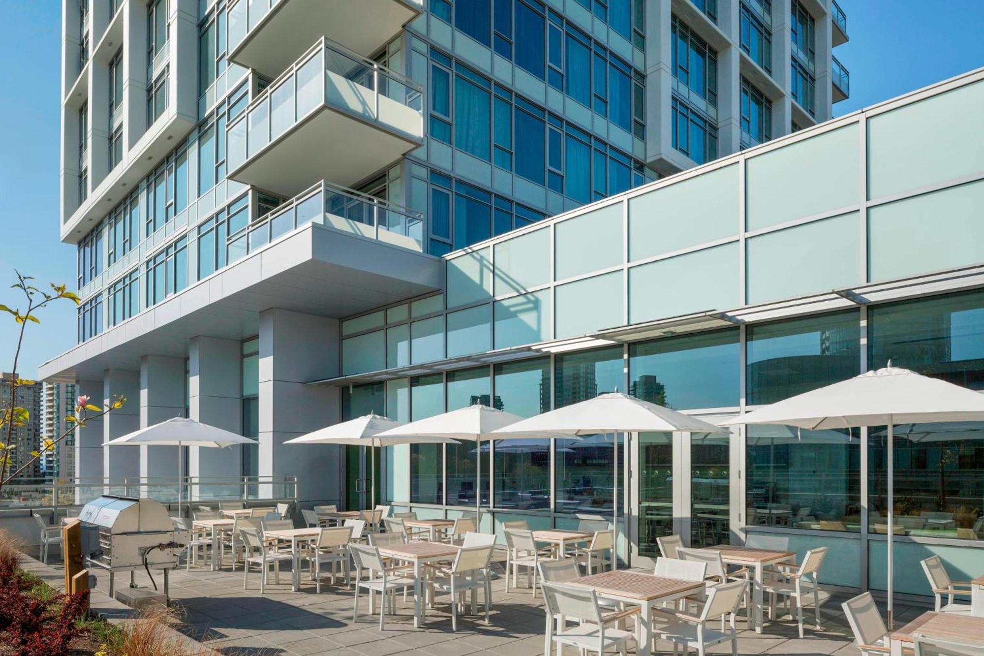 Element By Westin Vancouver Metrotown Бернаби Экстерьер фото