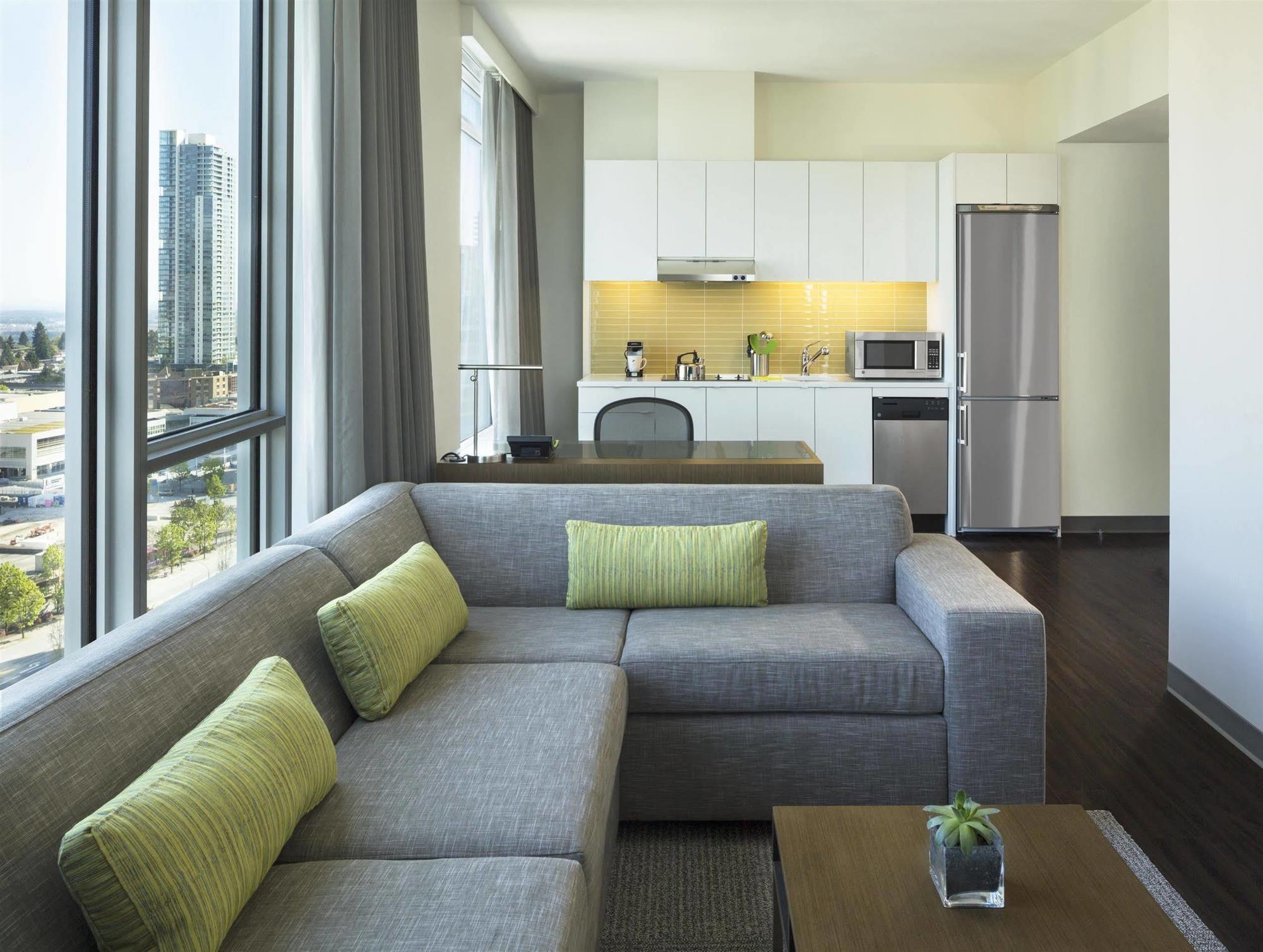 Element By Westin Vancouver Metrotown Бернаби Экстерьер фото